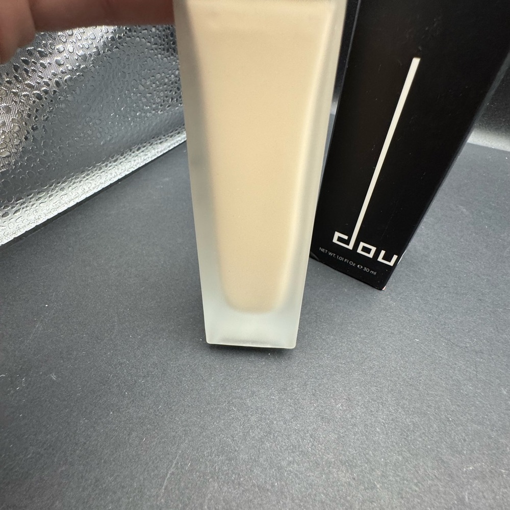 NIB Doucce Cream Foundation- Shade NL1 - Picture 8 of 10
